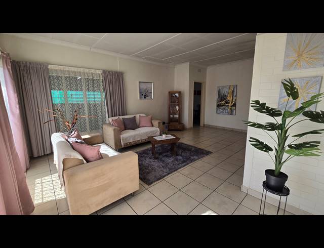 3 BEDROOM FREEHOLD FOR SALE IN SOUTH CREST